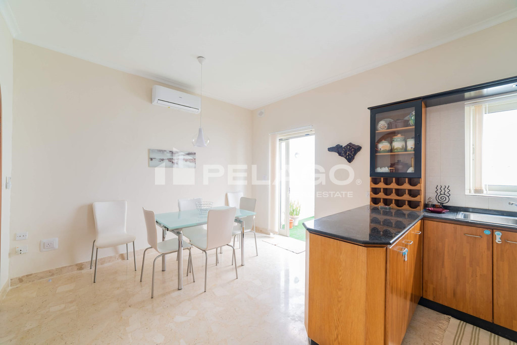 Terraced House in Pembroke