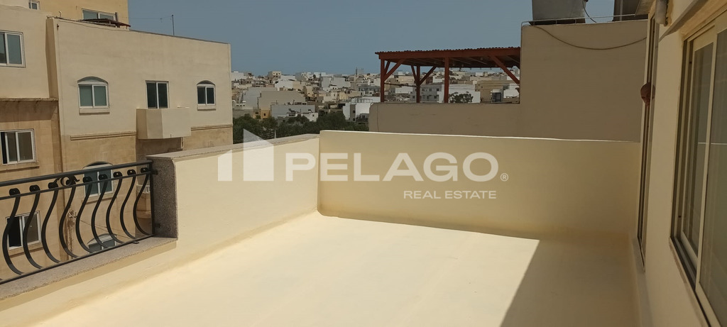 Town House in Paola