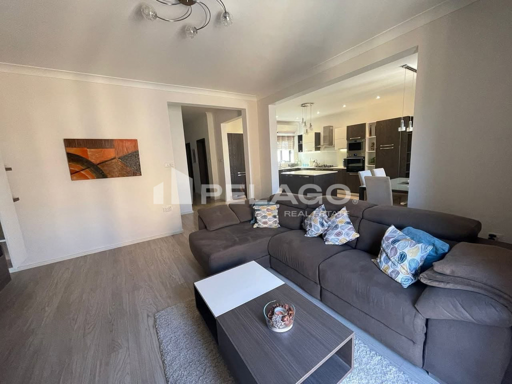 Apartment in Pembroke