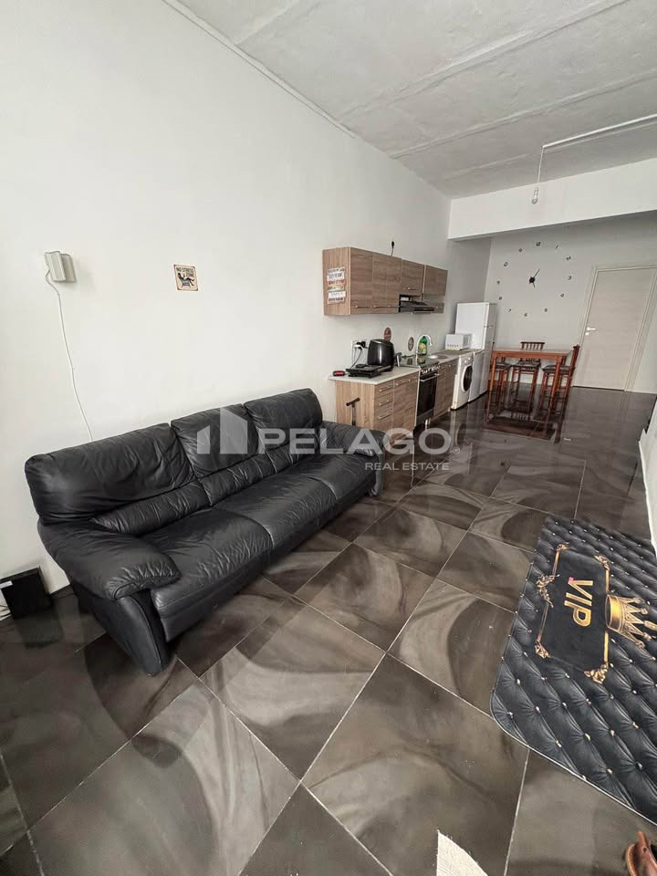Solitary Maisonette in Pieta